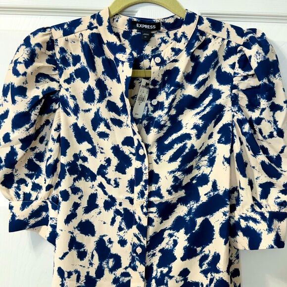 NWT Express Blue Cream Short Puff Sleeve Button Down Shirt Blouse Sz XS - Picture 2 of 7